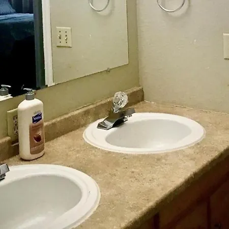 Dimond Jewel Apartment Anchorage Room photo